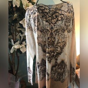 CACHE Boho Printed Long-Sleeve Women’s Top - Neutral Floral Motif
